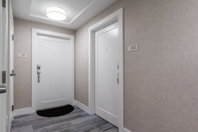 Building Photo - 1BR/1BA - Beautiful Updated Condo in Downtown Portland