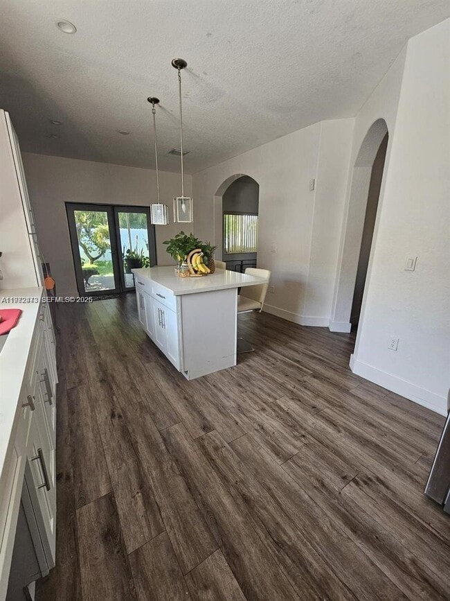 Building Photo - 718 SE 12th Ter