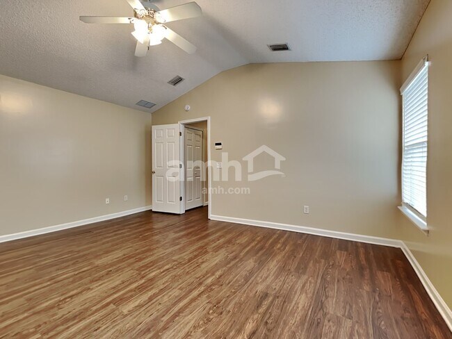 Building Photo - 2562 Glenfield Dr