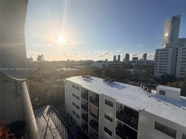 Building Photo - 899 West Ave