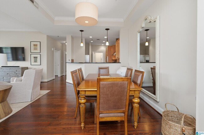 Building Photo - 2600 Highland Ave