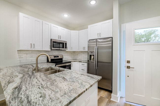 Building Photo - 102 Clearing Way