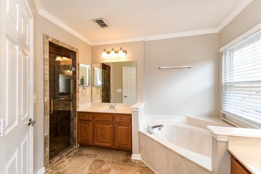 Building Photo - 425 Queen Anne Ct