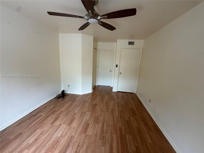 Building Photo - 1012 Coral Club Dr