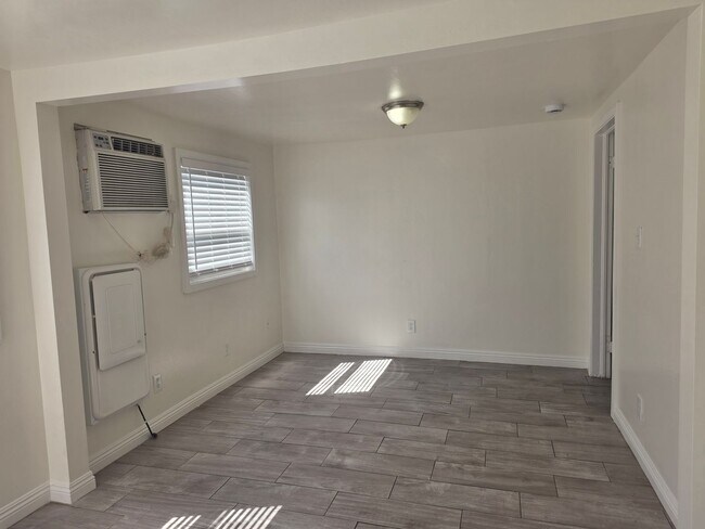 Building Photo - 318 Highland Dr