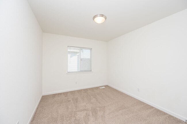 Building Photo - 3 Bedroom home in Yelm with Garage