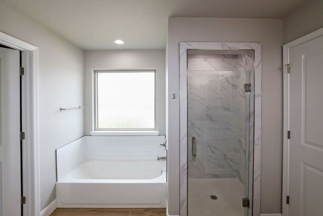 Building Photo - New Construction in City View!