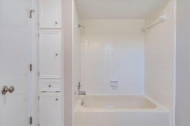 Building Photo - 3 Cypress Fairway Village