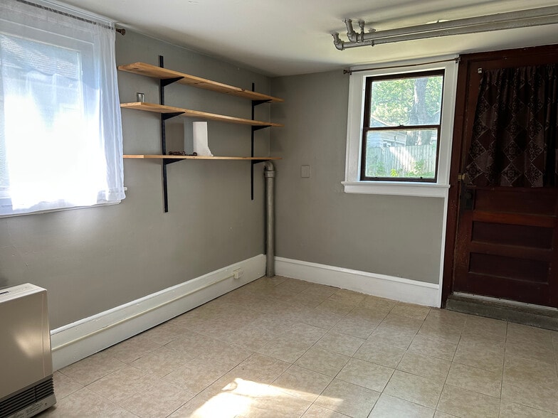 Building Photo - 289 S Winooski Ave