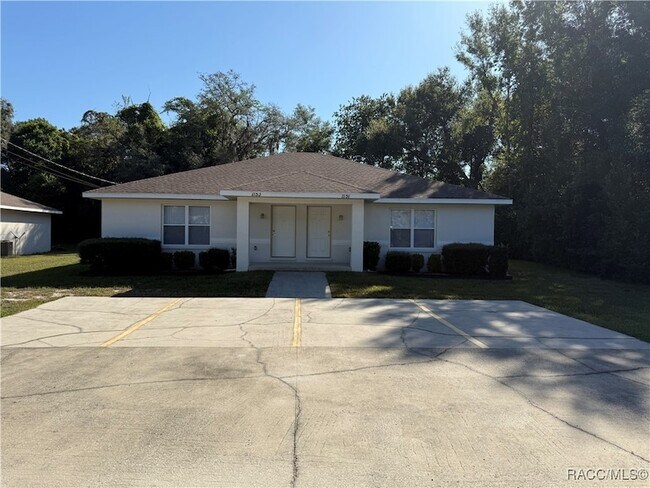 Primary Photo - 1151 N Lion Cub Point