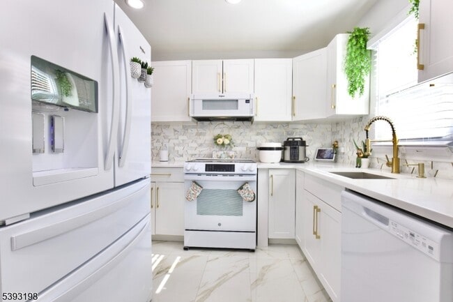 Building Photo - 327 Roosevelt Ln