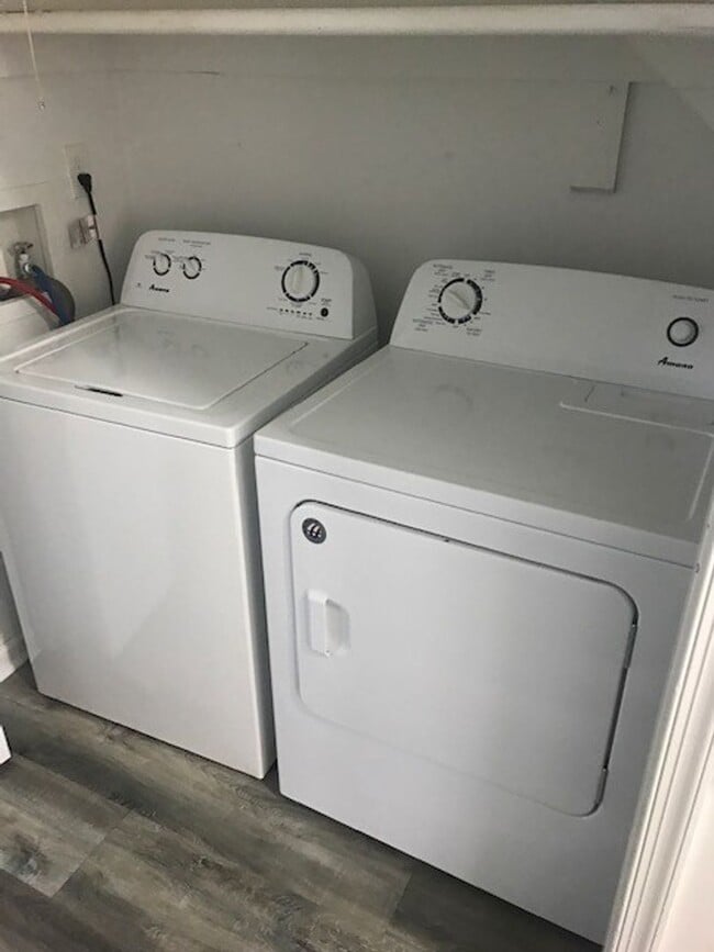 Building Photo - Lovely 2BR Townhouse in Glenwood