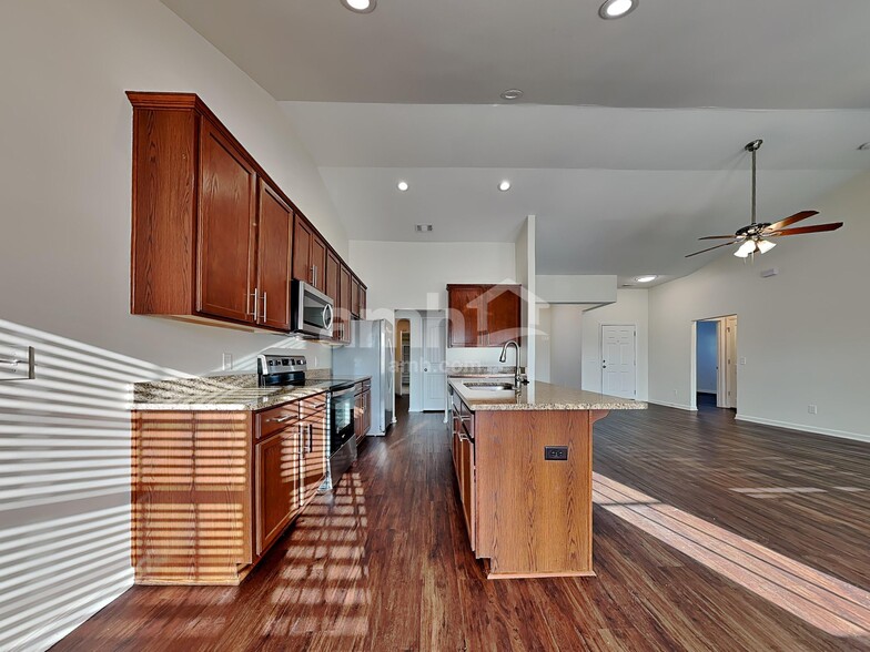 Building Photo - 48 Telford St