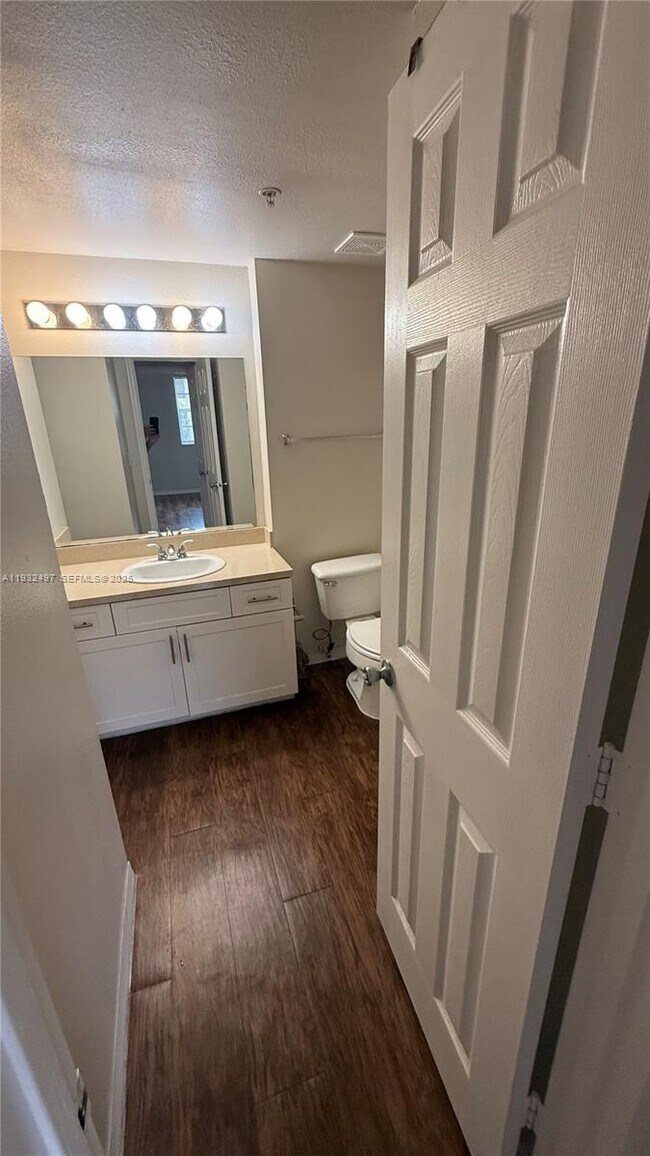 Building Photo - 220 SW 116th Ave