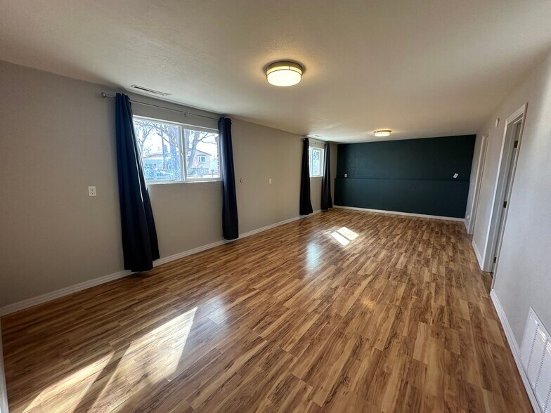 Building Photo - 495 Avenida del Cielo