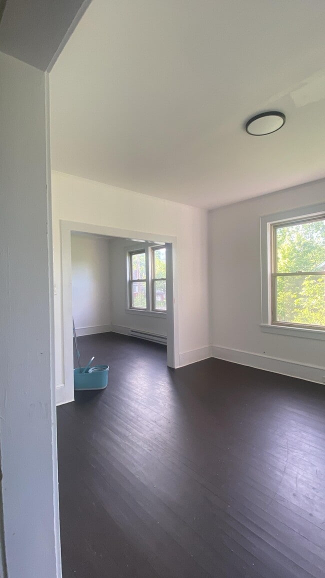 Building Photo - 146 Pleasant St Ext