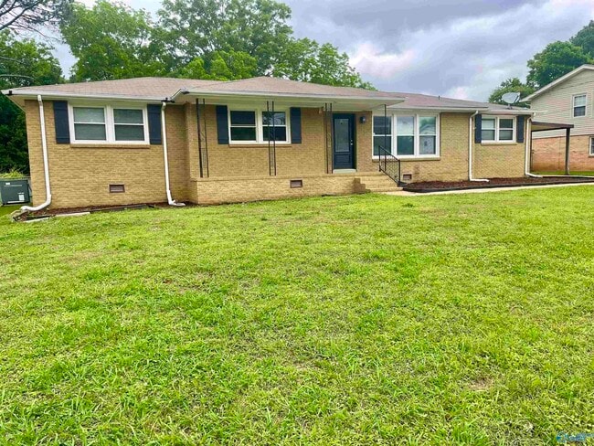 Building Photo - 304 Meadowbrook Dr SE