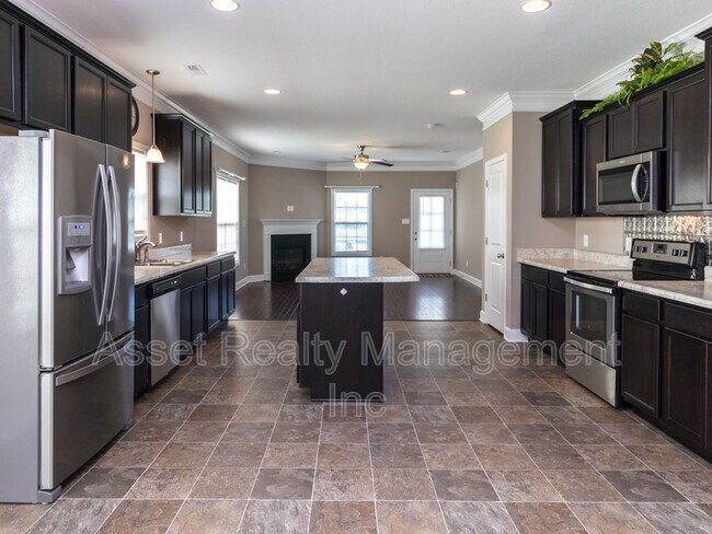 Building Photo - 509 Broadberry Ave