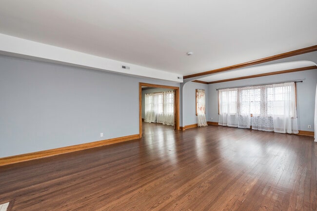 Building Photo - 415 W Ridgeland Ave