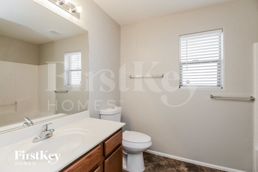 Building Photo - 2060 W Goldmine Mountain Dr