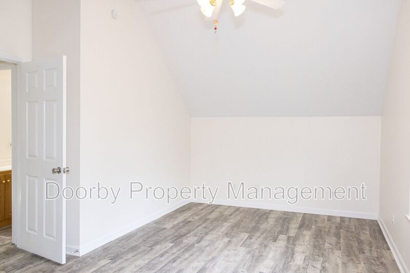 Building Photo - 1004 Roselawn Dr