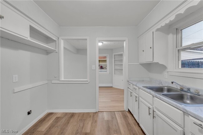 Building Photo - 3811 Highland Rd