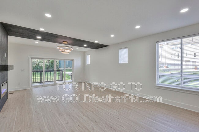 Building Photo - 402 E Trinity Ln