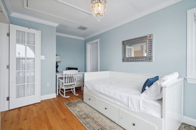 Building Photo - 9 Lowell St