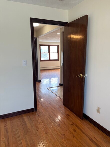 Building Photo - 77 Star St