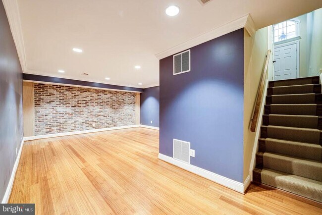 Building Photo - 819 Rivergate Pl