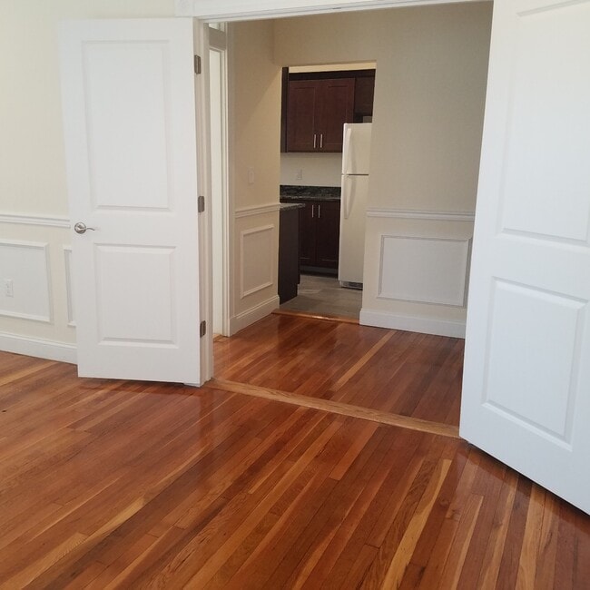 Building Photo - 15 Glenville Ave