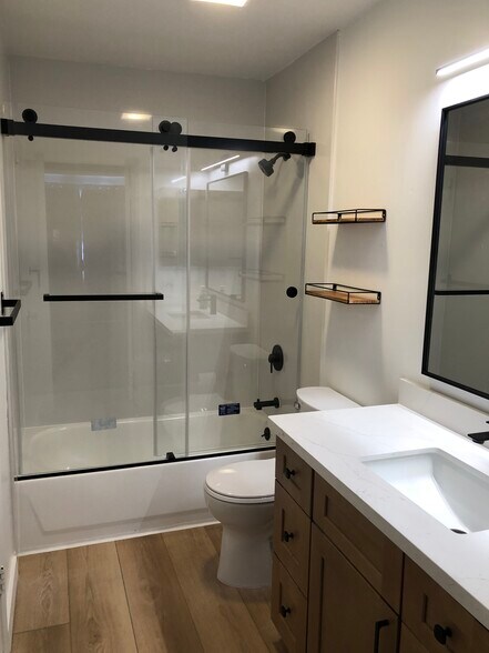 Common Bath - 2453 Rowntree Way