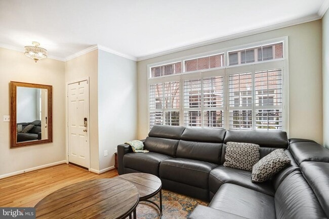 Building Photo - 1505 N Colonial Terrace