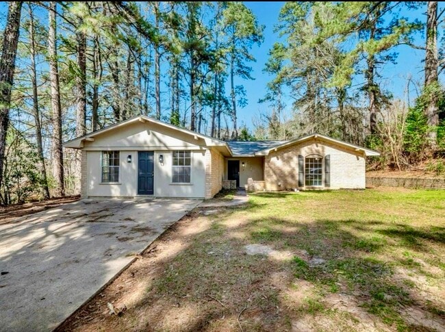 Building Photo - 1529 Shelton Dr