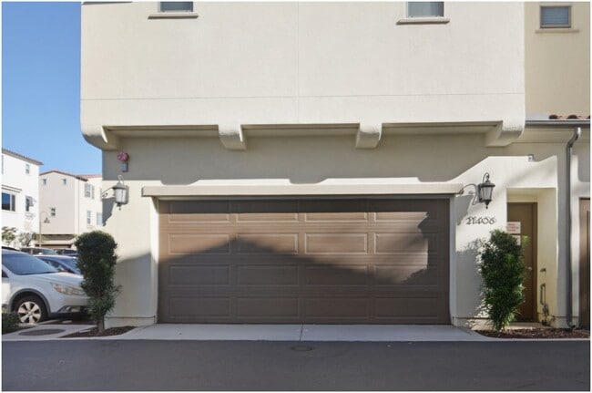 Building Photo - Townhome in Trabuco Canyon!