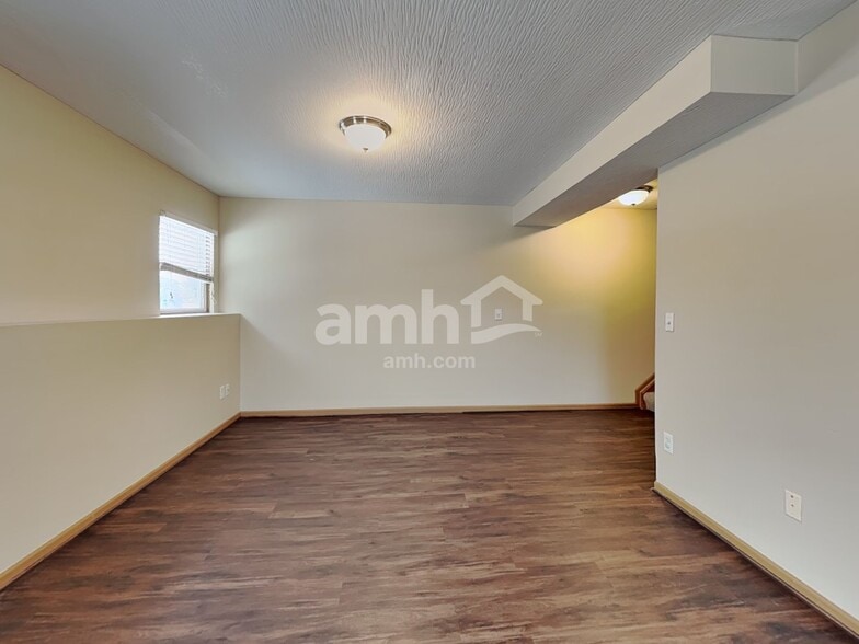 Building Photo - 8023 Crete Ln