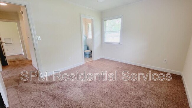 Building Photo - 2512 Castle Hayne Rd