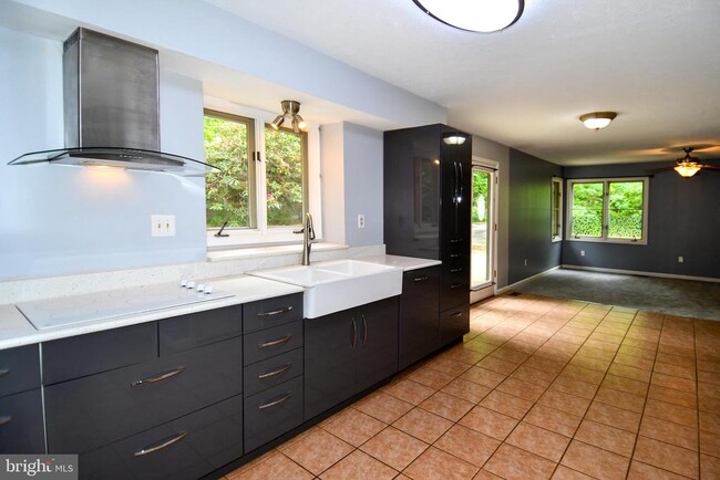 Building Photo - 2062 Farragut Dr