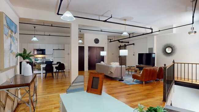 Building Photo - 19 Stanhope St