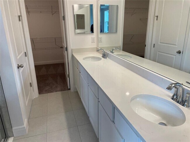 Building Photo - 10060 Dolphin Gull Cir