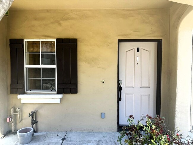 Building Photo - Two story, three-bedroom home in Burgundy Hills