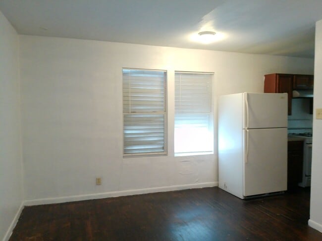 Building Photo - 4326 Vestal St