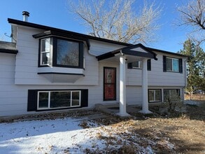 Building Photo - Welcome to Grandview Estates!