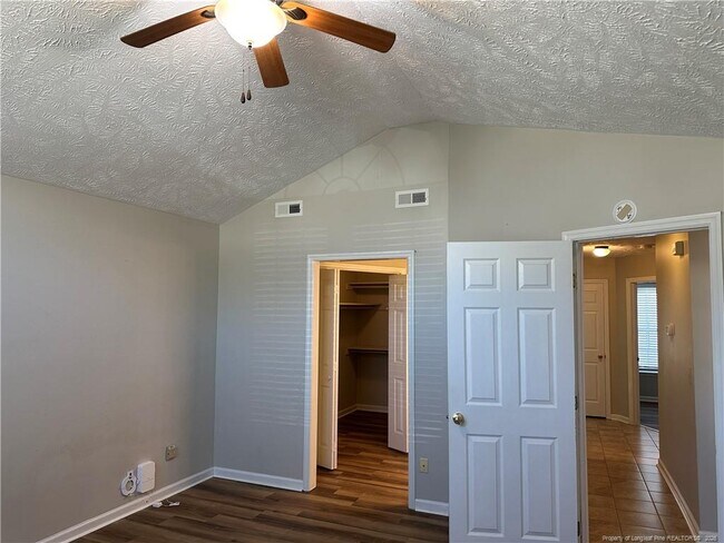 Building Photo - 6413 Brookshire St