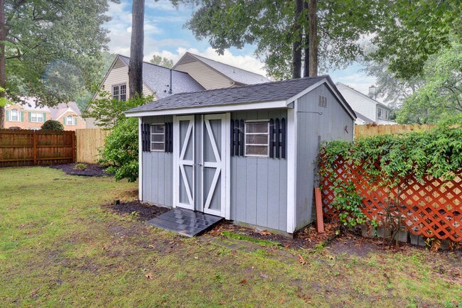 Building Photo - Completely Updated Corner Home in Woods of...