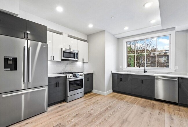 Primary Photo - 300 Somerville Ave