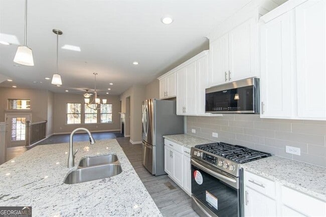 Building Photo - 272 Commons Ave