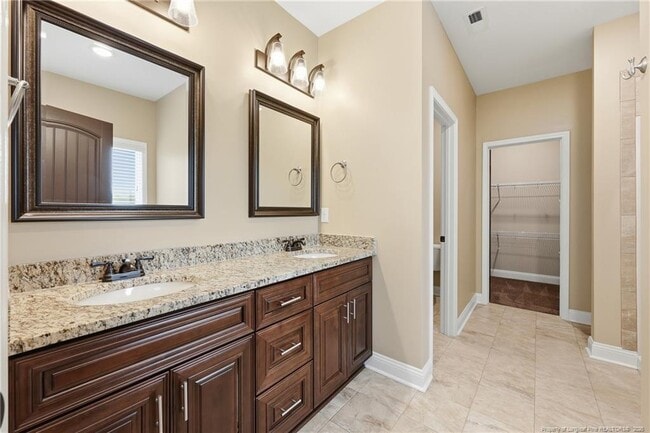 Building Photo - 206 Leland Ln