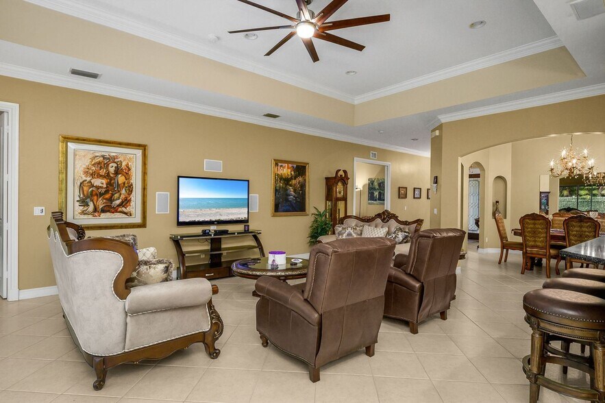 Building Photo - 4806 Europa Dr