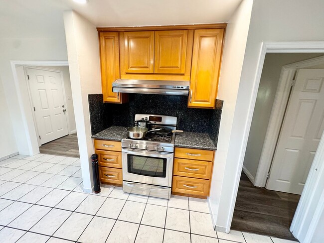 Building Photo - Updated 3 bed 2 bath duplex in Temple City